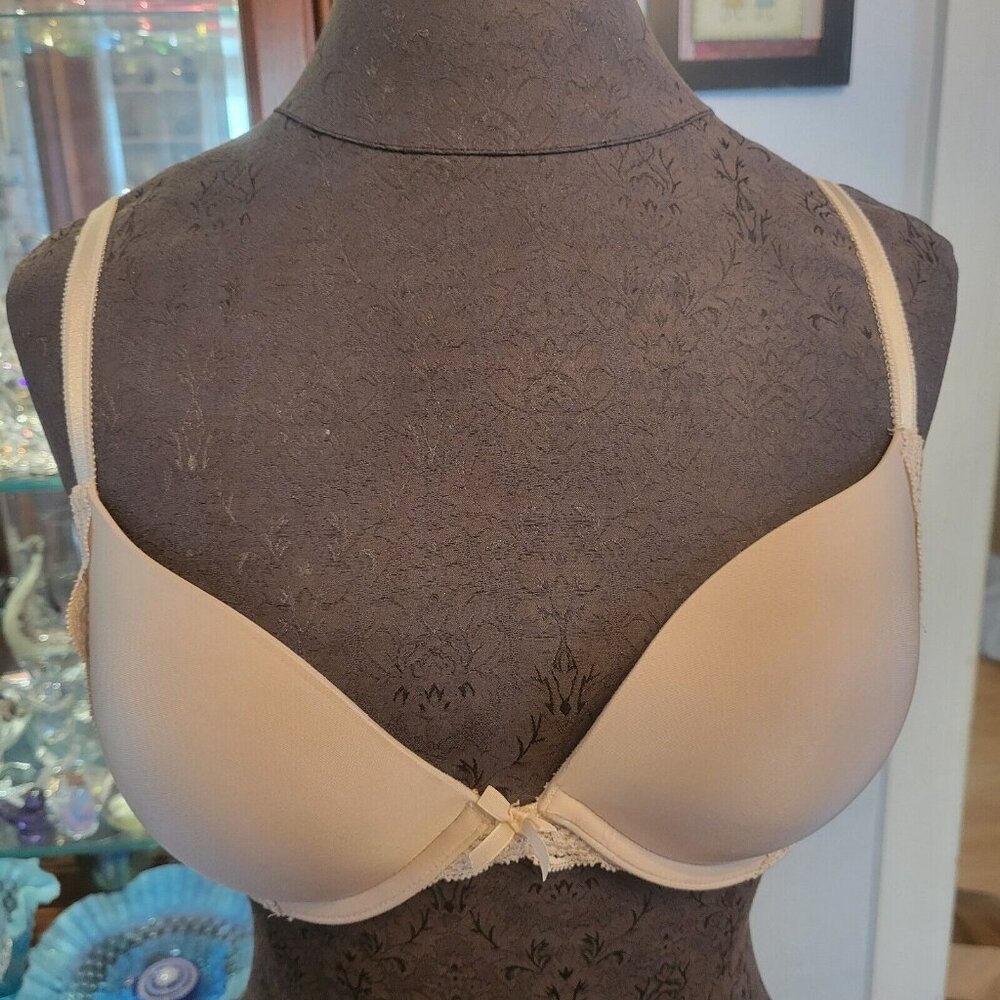 Victorias Secret 32D Push-Up Bra With Lace Accents & Bow Detail